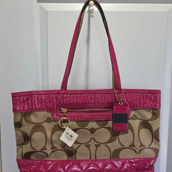 Coach Poppy Signature Quilted Tote NWT - Picture 2 of 11